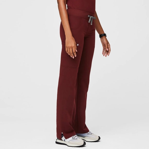 FIGS Scrub Set Kade Cargo Pants and Casma Three-Pocket Top XXL Burgundy - Picture 8 of 8